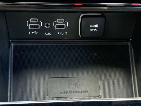Used 2024 Jeep Grand Cherokee Overland w/ Luxury Tech Group IV AWD/4WD image 23