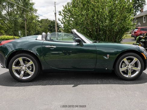 Used 2007 Pontiac Solstice Convertible w/ Premium Package RWD image 9