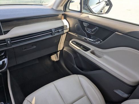 Certified 2024 Lincoln Corsair Grand Touring AWD/4WD image 20