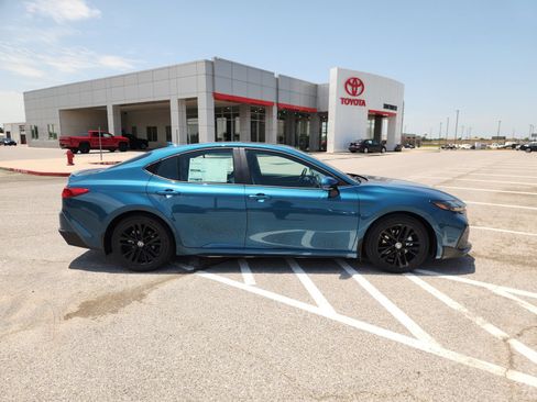 New 2026 Toyota Camry SE w/ Convenience Package FWD image 7