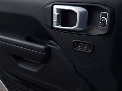 Used 2021 Jeep Wrangler Sport AWD/4WD image 9