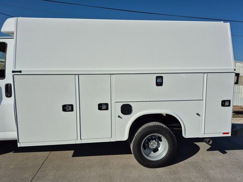 New 2025 Chevrolet Express 3500 w/ Power Convenience Package image 6