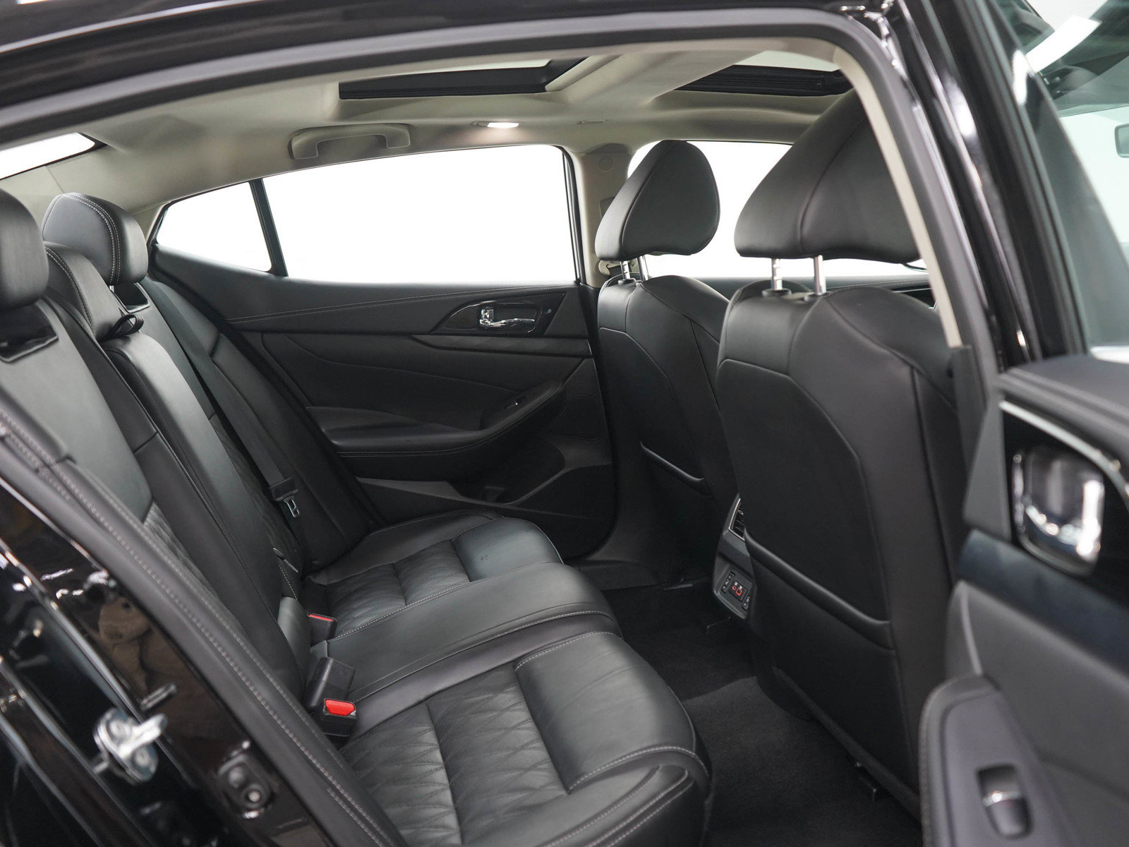 Used 2023 Nissan Maxima Platinum w/ Sport Mat Group FWD image 12