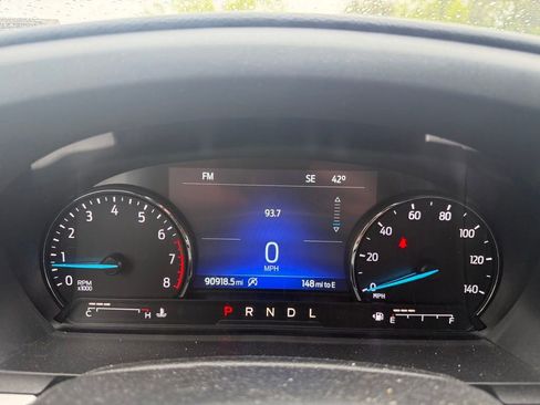 Used 2022 Ford Explorer XLT w/ Equipment Group 202A AWD/4WD image 9