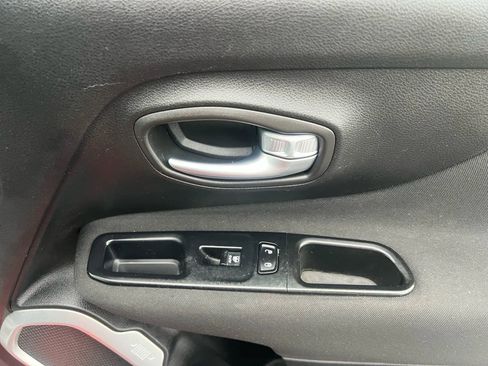 Used 2018 Jeep Renegade Sport w/ Power & Air Group image 29