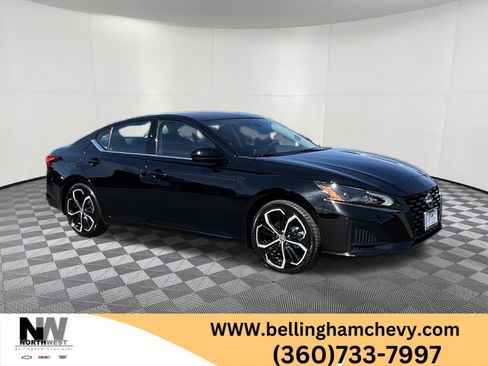 Used 2025 Nissan Altima 2.5 SR image 1