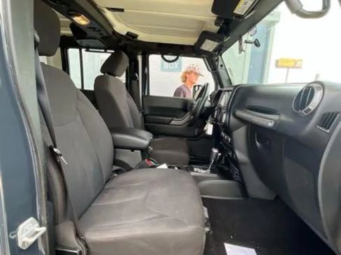 Used 2017 Jeep Wrangler Unlimited Sport w/ Connectivity Group AWD/4WD image 5