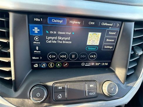 Used 2021 GMC Acadia SLT w/ Elevation Edition image 16