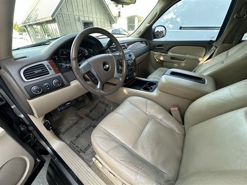 Used 2012 Chevrolet Suburban LT AWD/4WD image 5