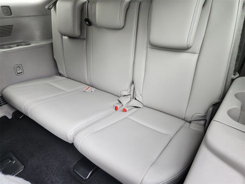 Used 2016 Toyota Highlander Limited Platinum image 31