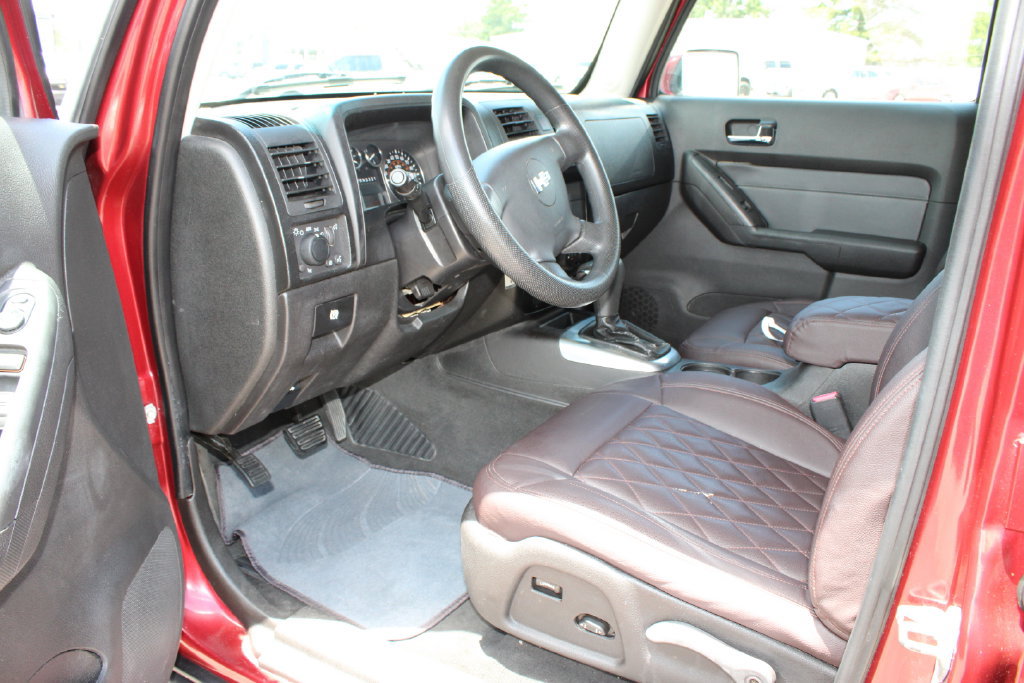 Used 2010 HUMMER H3T w/ Appearance Package AWD/4WD image 9