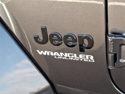 Used 2021 Jeep Wrangler Unlimited Sahara image 31