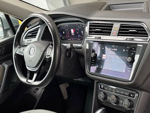 Used 2019 Volkswagen Tiguan SEL image 25