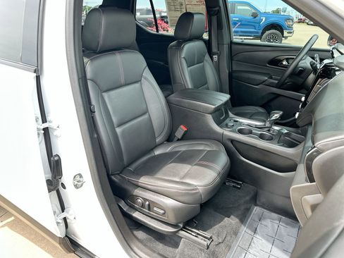 Used 2023 Chevrolet Traverse RS FWD image 25