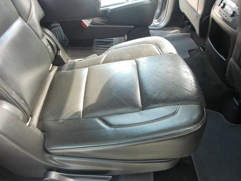 Used 2018 Chevrolet Suburban Premier RWD image 36