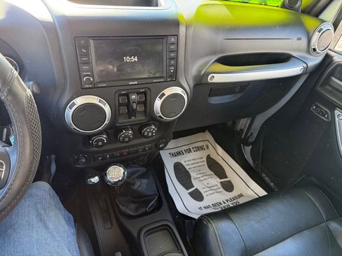 Used 2012 Jeep Wrangler Unlimited Sahara w/ Connectivity Group image 13