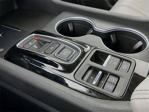 Certified 2025 Honda Pilot Touring image 28