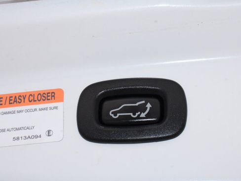 Used 2019 Mitsubishi Outlander SEL image 17