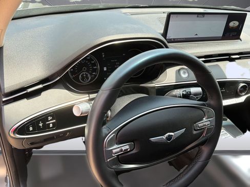 Used 2025 Genesis GV70 2.5T AWD/4WD image 16