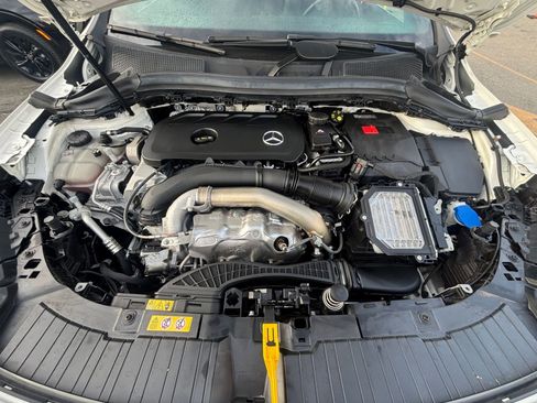 Used 2025 Mercedes-Benz GLA 250 4MATIC image 32