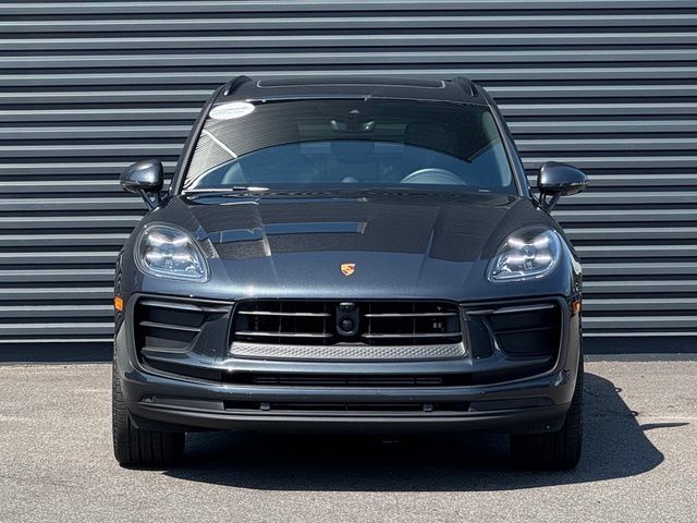 Certified 2026 Porsche Macan AWD/4WD image 10