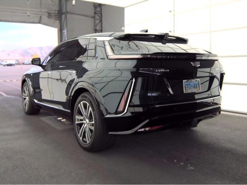 Used 2024 Cadillac Lyriq Luxury w/ LPO, Floor Liner Package AWD/4WD image 3