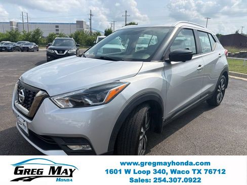 Used 2019 Nissan Kicks SR w/ SR Premium Package FWD image 7