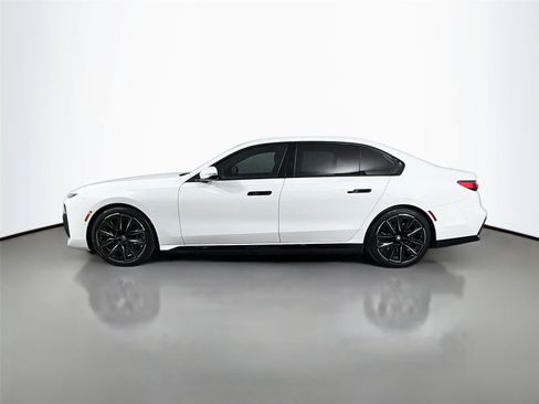 Used 2023 BMW i7 xDrive60 w/ Executive Package 2 AWD/4WD image 8