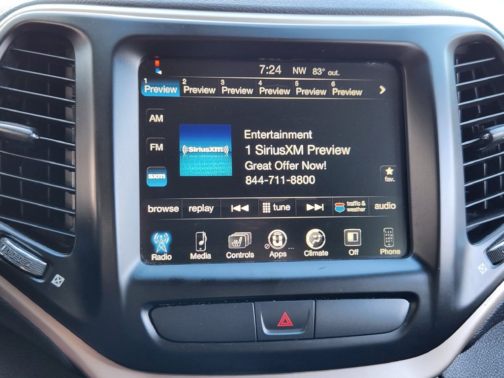 Used 2016 Jeep Cherokee Latitude w/ Cold Weather Group AWD/4WD image 8