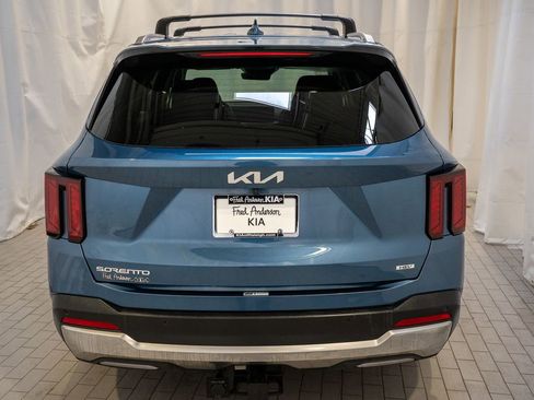Certified 2025 Kia Sorento EX image 5