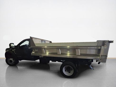 Used 2017 Ford F550 2WD Regular Cab Super Duty image 8