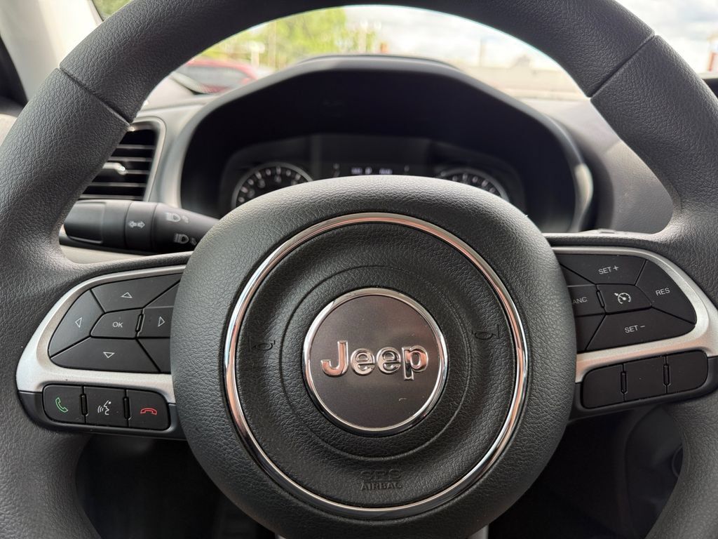 Used 2023 Jeep Renegade Latitude AWD/4WD image 31