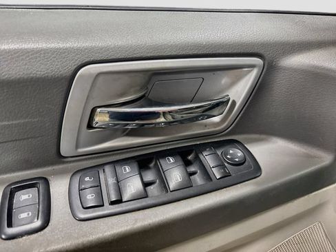 Used 2008 Chrysler Town & Country Touring FWD image 15
