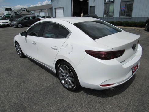 Used 2019 MAZDA MAZDA3 Sedan FWD image 4