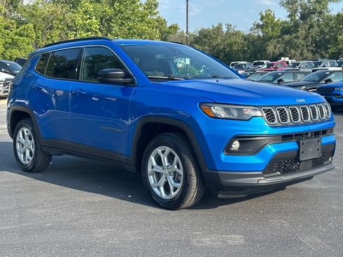 Used 2024 Jeep Compass Latitude AWD/4WD image 10