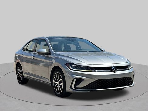 Used 2025 Volkswagen Jetta SE FWD image 7