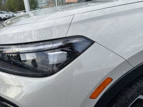 New 2026 Volkswagen Tiguan SEL R-Line AWD/4WD image 19