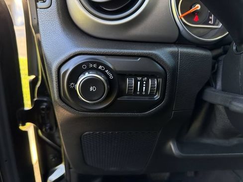 Used 2020 Jeep Wrangler Unlimited Sport AWD/4WD image 17
