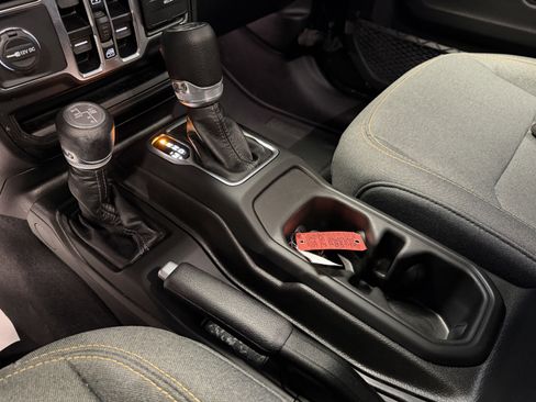 Used 2025 Jeep Wrangler Unlimited Sahara w/ Safety Group image 14