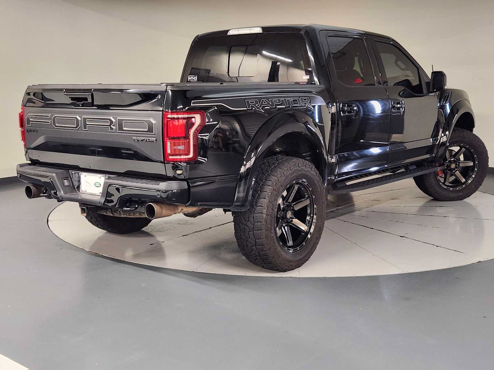 Used 2018 Ford F150 Raptor w/ Equipment Group 802A Luxury AWD/4WD image 2