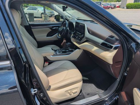 Used 2021 Toyota Highlander Platinum AWD/4WD image 12