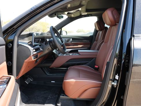 New 2026 Cadillac Vistiq Platinum w/ LPO, Floor Liner Package image 18