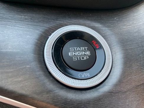 Used 2023 Jeep Grand Cherokee Limited w/ Black Appearance Package AWD/4WD image 22