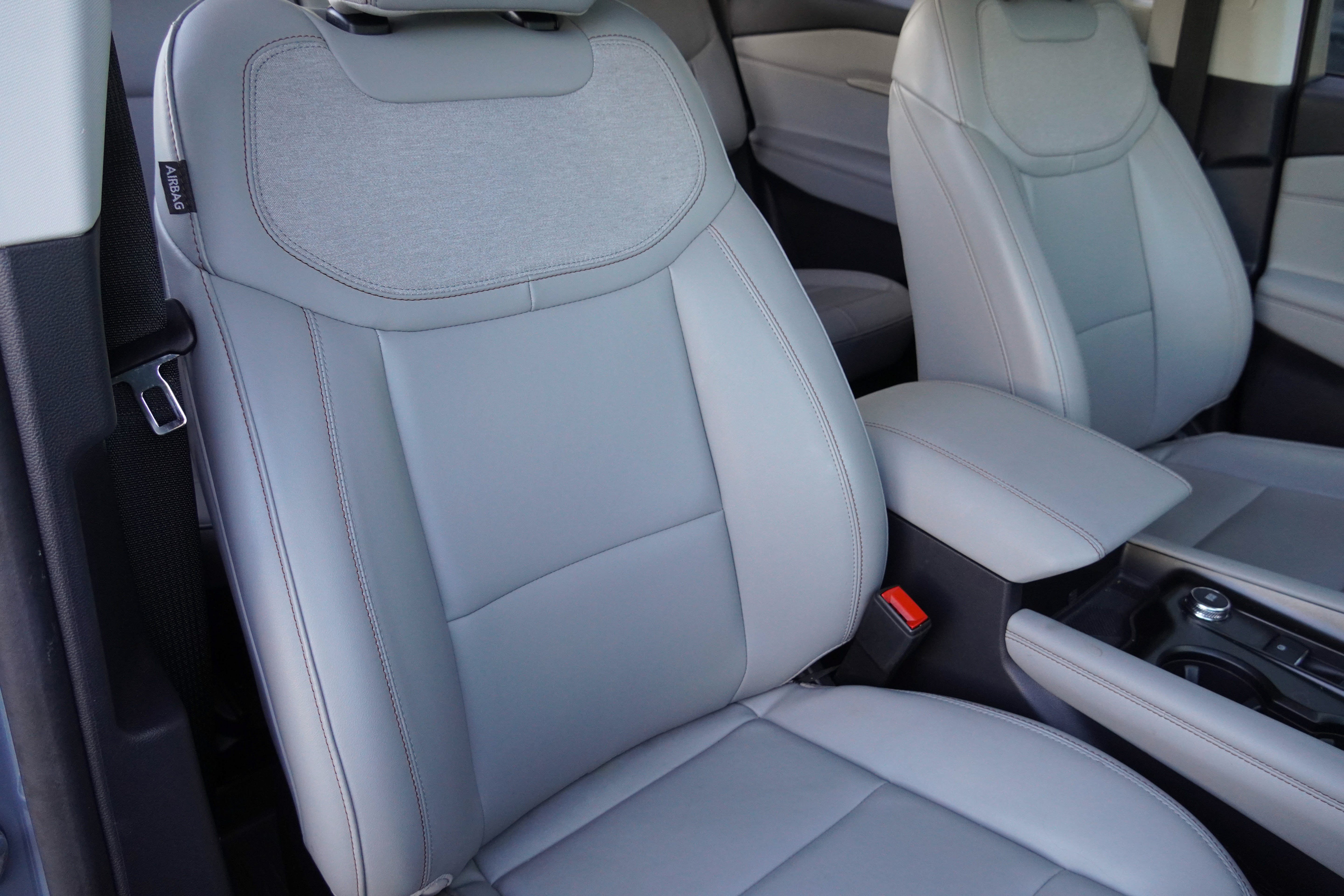 Used 2025 Ford Explorer Active w/ Active Comfort Package RWD image 13