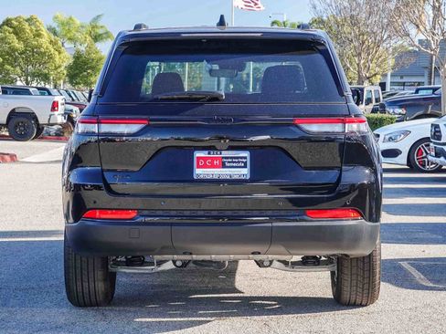 New 2025 Jeep Grand Cherokee Laredo image 5