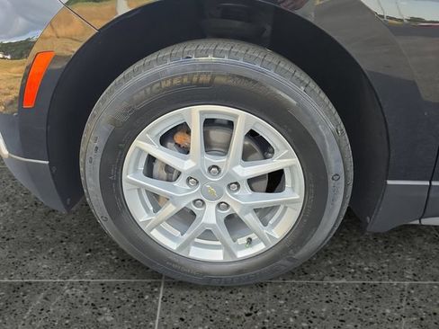 Used 2024 Chevrolet Equinox LT FWD image 16