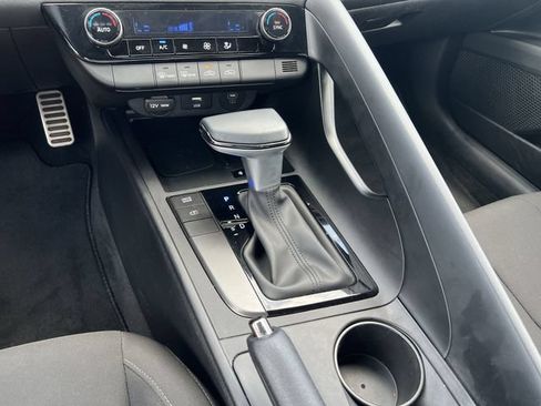 Certified 2025 Hyundai Elantra Sport FWD image 18