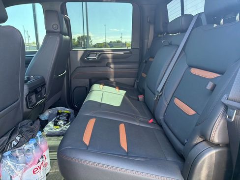 Used 2025 GMC Sierra 2500 AT4 w/ AT4 Premium Plus Package AWD/4WD image 12