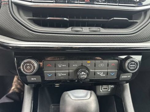 Used 2025 Jeep Compass Trailhawk w/ Trailer Tow Group AWD/4WD image 18