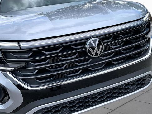Used 2024 Volkswagen Atlas Cross Sport SE FWD image 30